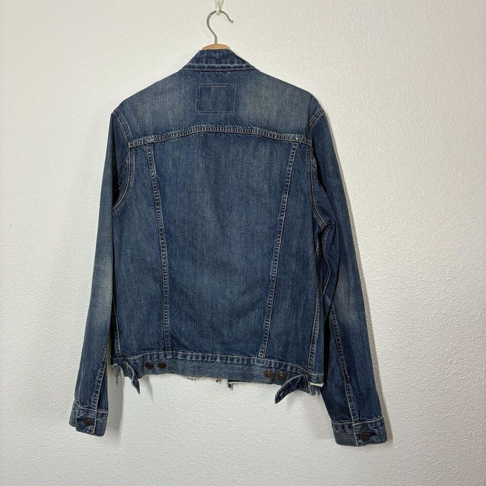 Levi's Jean Jacket Mens Medium Blue Denim Trucker Raw Hem Distressed 70589 - Picture 7 of 16